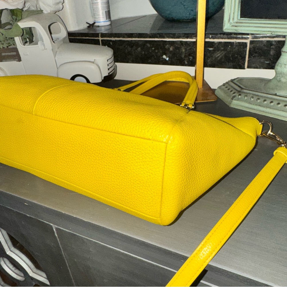 COACH Prairie Satchel in Pebble Leather - Yellow - GUC - Picture 17 of 17